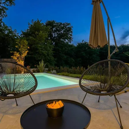Minka Near Pula For 4 People With Private Pool And Jacuzzi Villa *