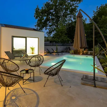 Minka Near Pula For 4 People With Private Pool And Jacuzzi Villa
