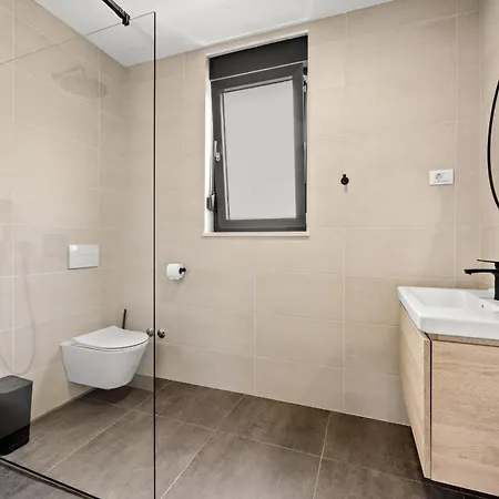Minka Near Pula For 4 People With Private Pool And Jacuzzi Marčana