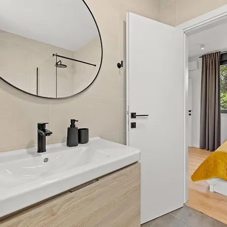 Minka Near Pula For 4 People With Private Pool And Jacuzzi Villa *