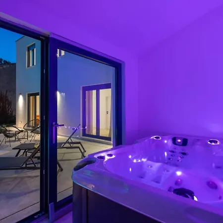 Minka Near Pula For 4 People With Private Pool And Jacuzzi * Marčana