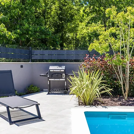 Minka Near Pula For 4 People With Private Pool And Jacuzzi Villa