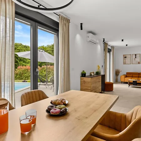 Villa Minka Near Pula For 4 People With Private Pool And Jacuzzi Marčana