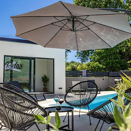 Minka Near Pula For 4 People With Private Pool And Jacuzzi Villa Marčana