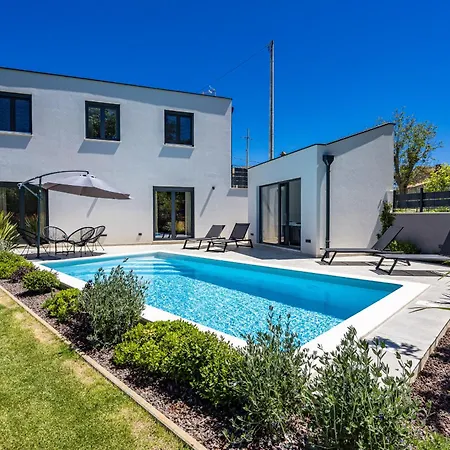 Minka Near Pula For 4 People With Private Pool And Jacuzzi