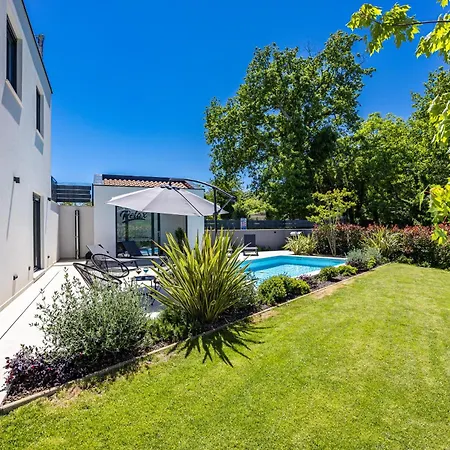 Villa Minka Near Pula For 4 People With Private Pool And Jacuzzi Marčana